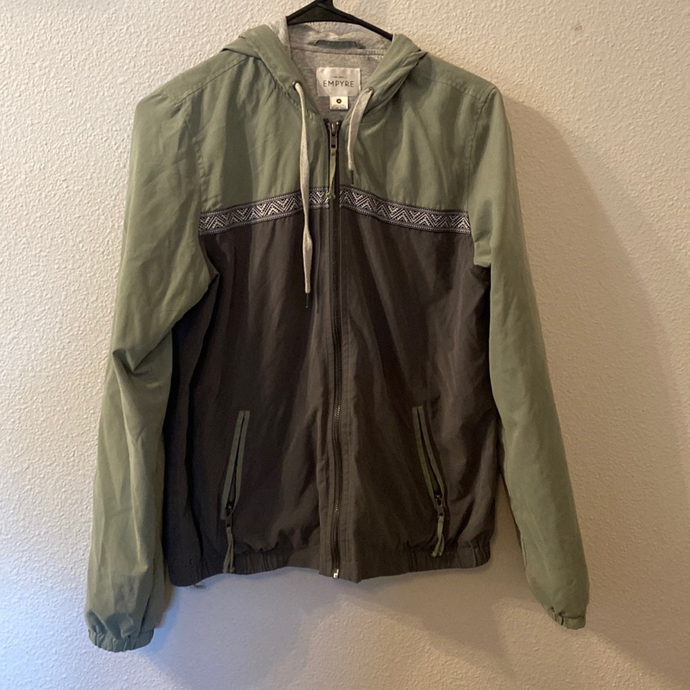 Empyre windbreaker size medium